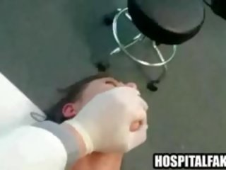 Paziente prende scopata e cummed su da suo medico uomo