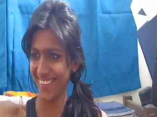 Non-nude heetste indisch school- meisje op webcam - desibate*