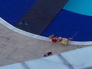 3 vrouwen bij de zwembad non-nude - deel ii, xxx video- 4b